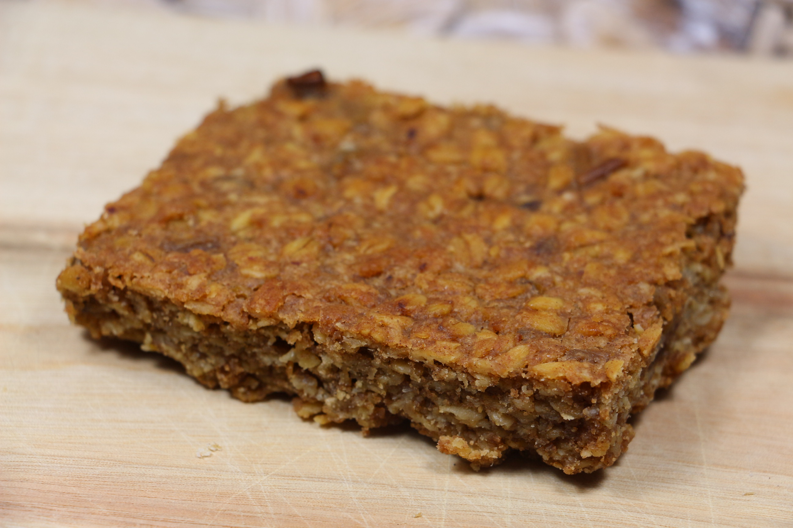 Bio-Dinkel-Dattelschnitte